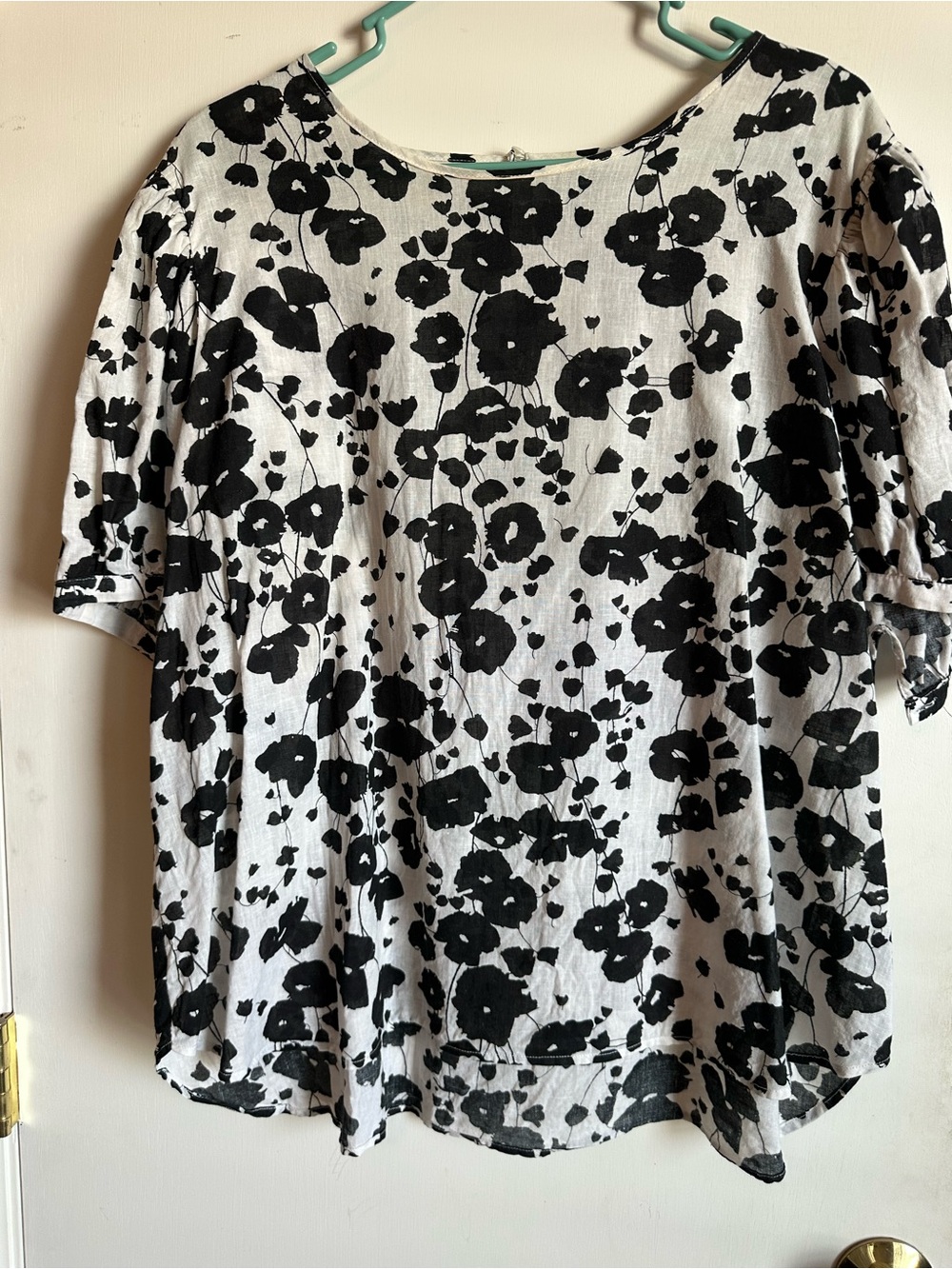 Worthington Black and White Floral Blouse